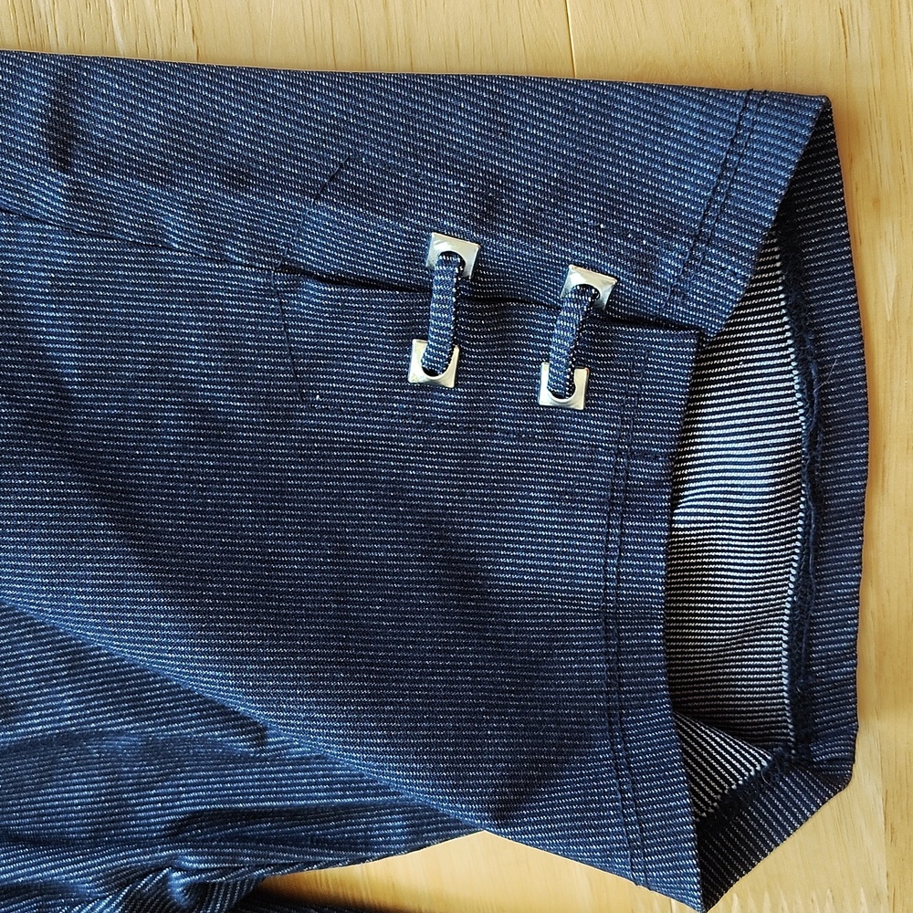 π 89th & Madison Pinstripe Bermuda Stretchy Pull-On Shorts. Size L - Picture 3 of 10